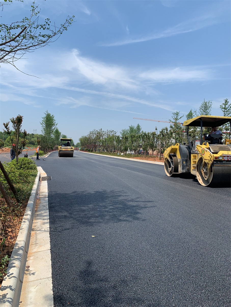長(zhǎng)沙太空金路橋材料有限公司,雙鋼輪壓路機(jī),福格勒瀝青攤鋪機(jī),AC系列,AF系列,SBS系列