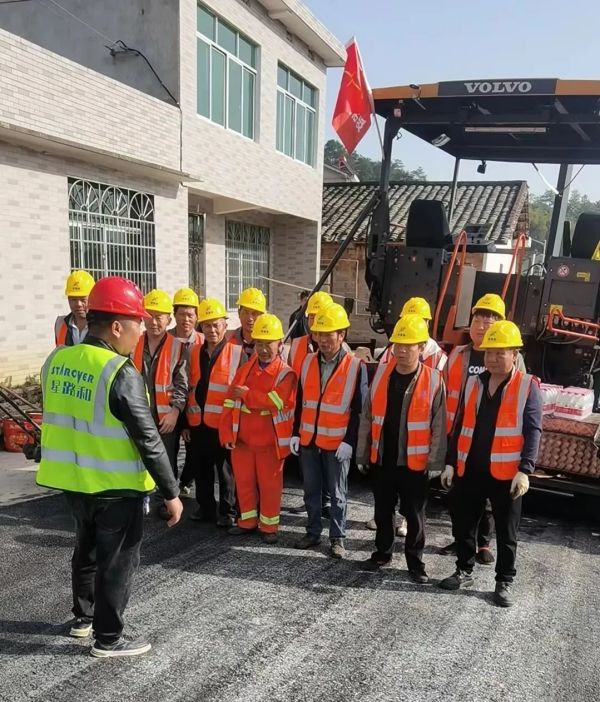 長沙太空金路橋材料有限公司,雙鋼輪壓路機(jī),福格勒瀝青攤鋪機(jī),AC系列,AF系列,SBS系列